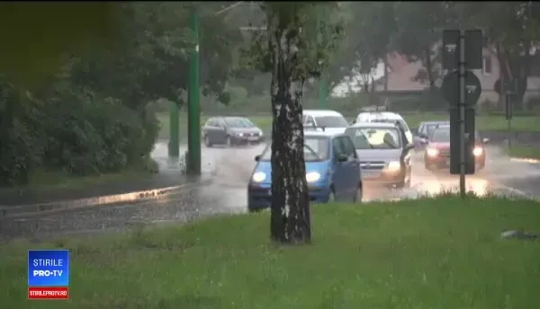 Vreme neobișnuit de rece pentru această perioadă în aproape toată țara. ”Bune erau şi mănuşile”