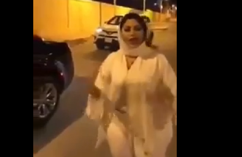 Jurnalistă din Arabia Saudită, anchetată pentru o „ținută indecentă”. Femeia a fugit din țară