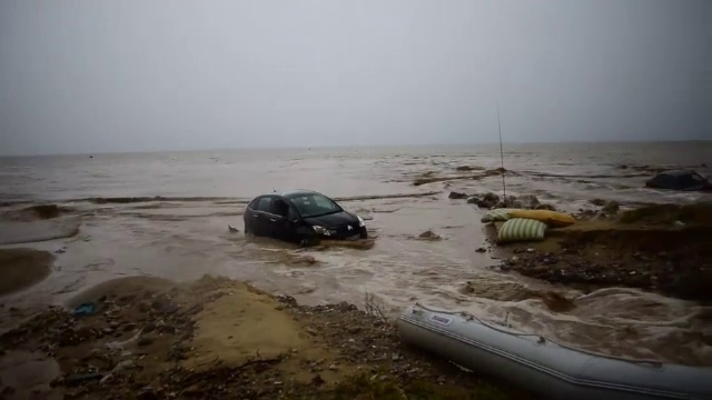 Românii se întorc mai devreme din Grecia, din cauza inundațiilor: „Toată lumea țipa, urla”