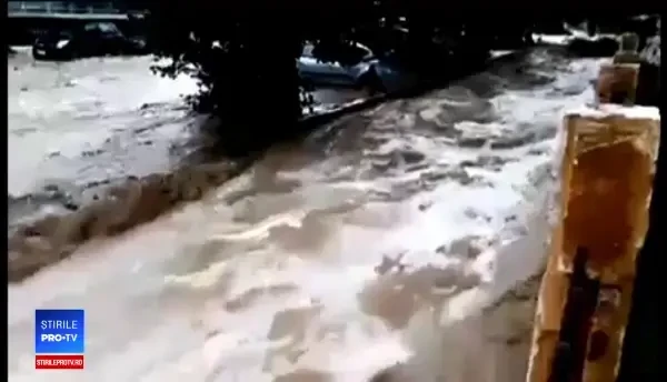 Românii se întorc mai devreme din Grecia, din cauza inundațiilor: Toată lumea țipa, urla