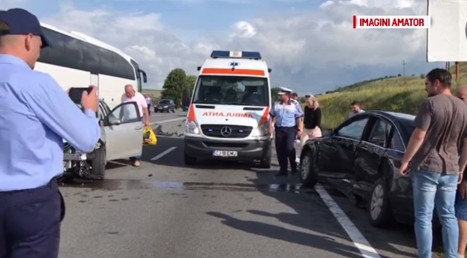 O manevră periculoasă putea să le aducă sfârșitul. Șase persoane au ajuns la spital