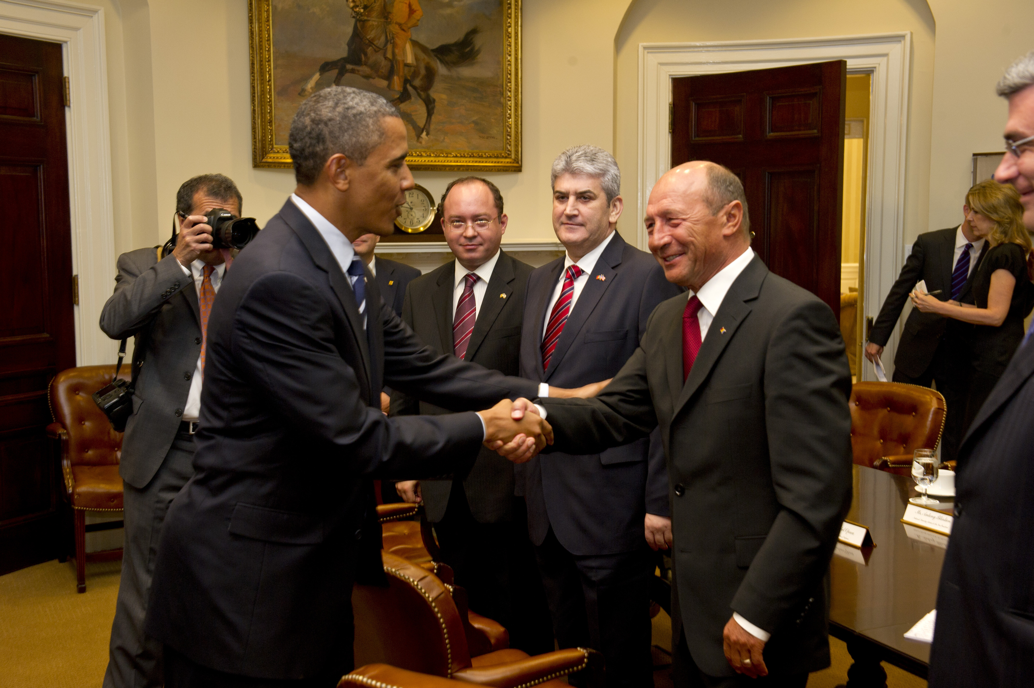 Băsescu, despre poza trucată a lui Oprea cu Obama: "Falsul e semnalul relansării sale politice"