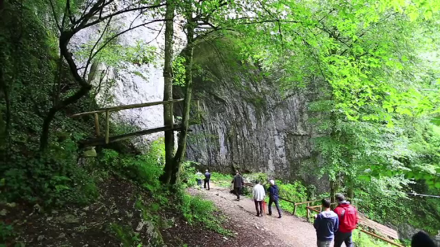 Ofertele cu care proprietarii de pensiuni îi atrag pe turiști la Băile Felix