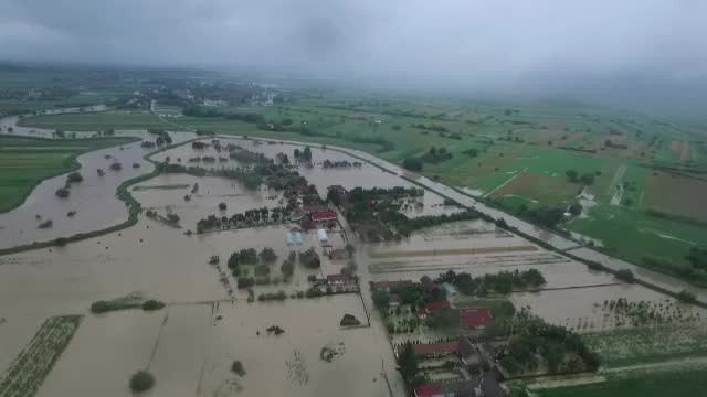 Inundațiile din Brașov, filmate cu drona. Primar: ”Pe noi ne mai proteja pădurea”