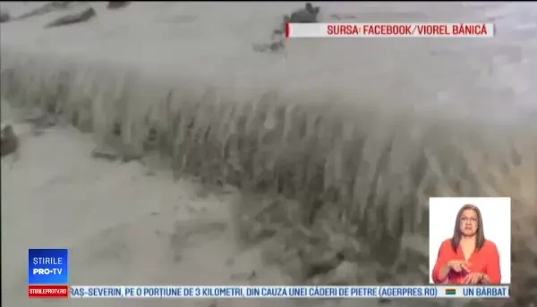 Mii de locuințe, afectate grav de inundații: A fost ca la un tsunami