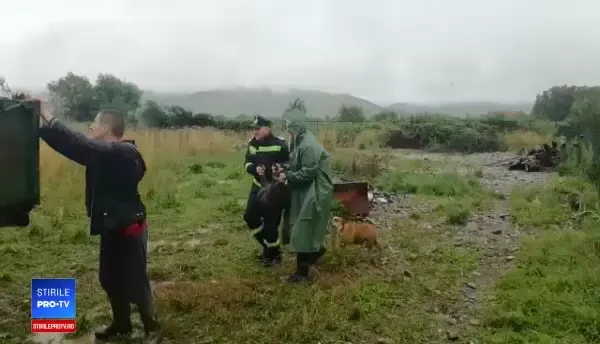 Cod roșu de inundații, în Brașov și Covasna. Sute de persoane, evacuate din locuințe. 5 drumuri naționale sunt blocate