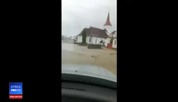 Hidrologii au emis un nou cod ROȘU de inundații, în județele Harghita, Bacău, Covasna și Neamț