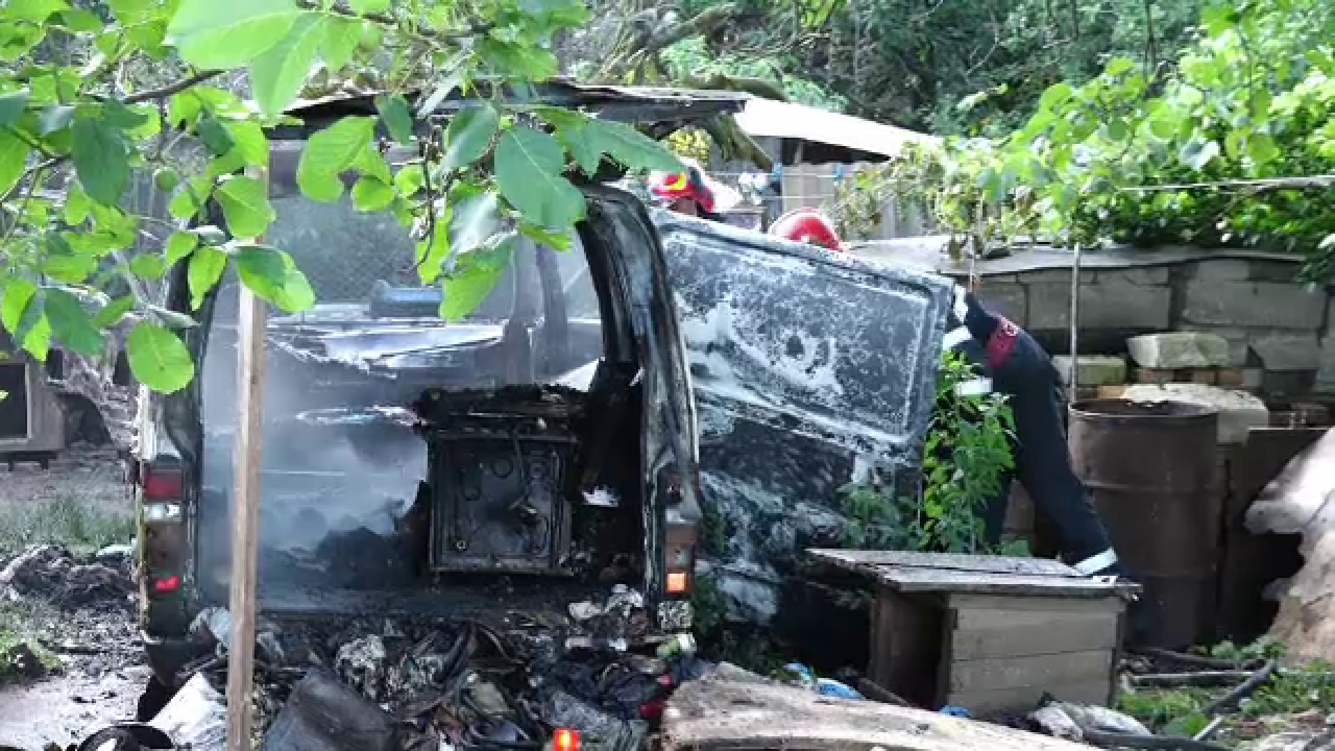 Bărbat din Maramureș, mort după ce mașina în care dormea a ars