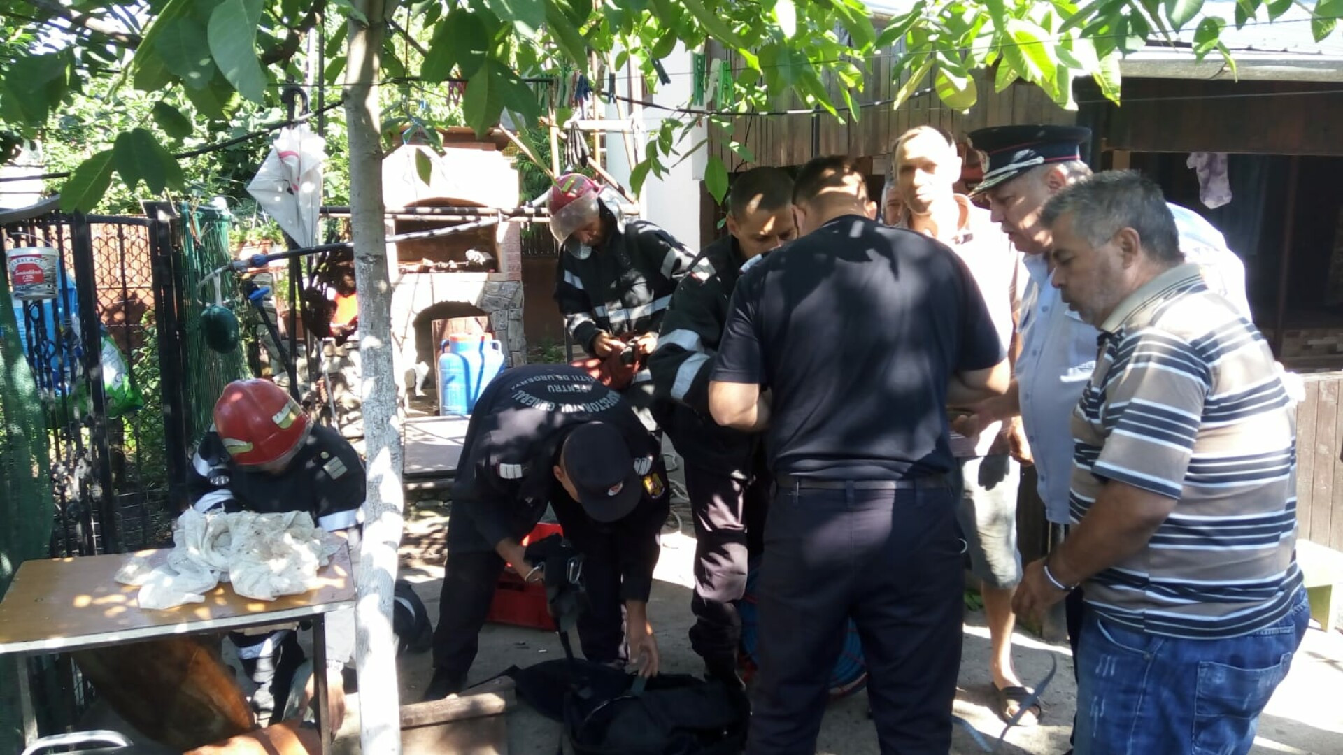 Copil de doi ani din Dolj, salvat dintr-o fântână. El a căzut la 15 metri adâncime