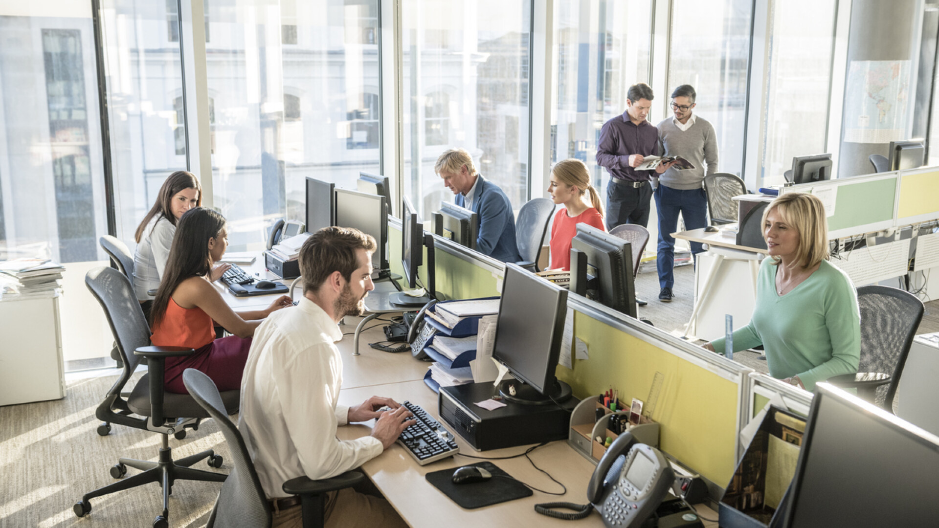 Fenomen al ”angajaților fantomă” pe piața muncii din România. După o zi de muncă, tinerii dispar fără veste