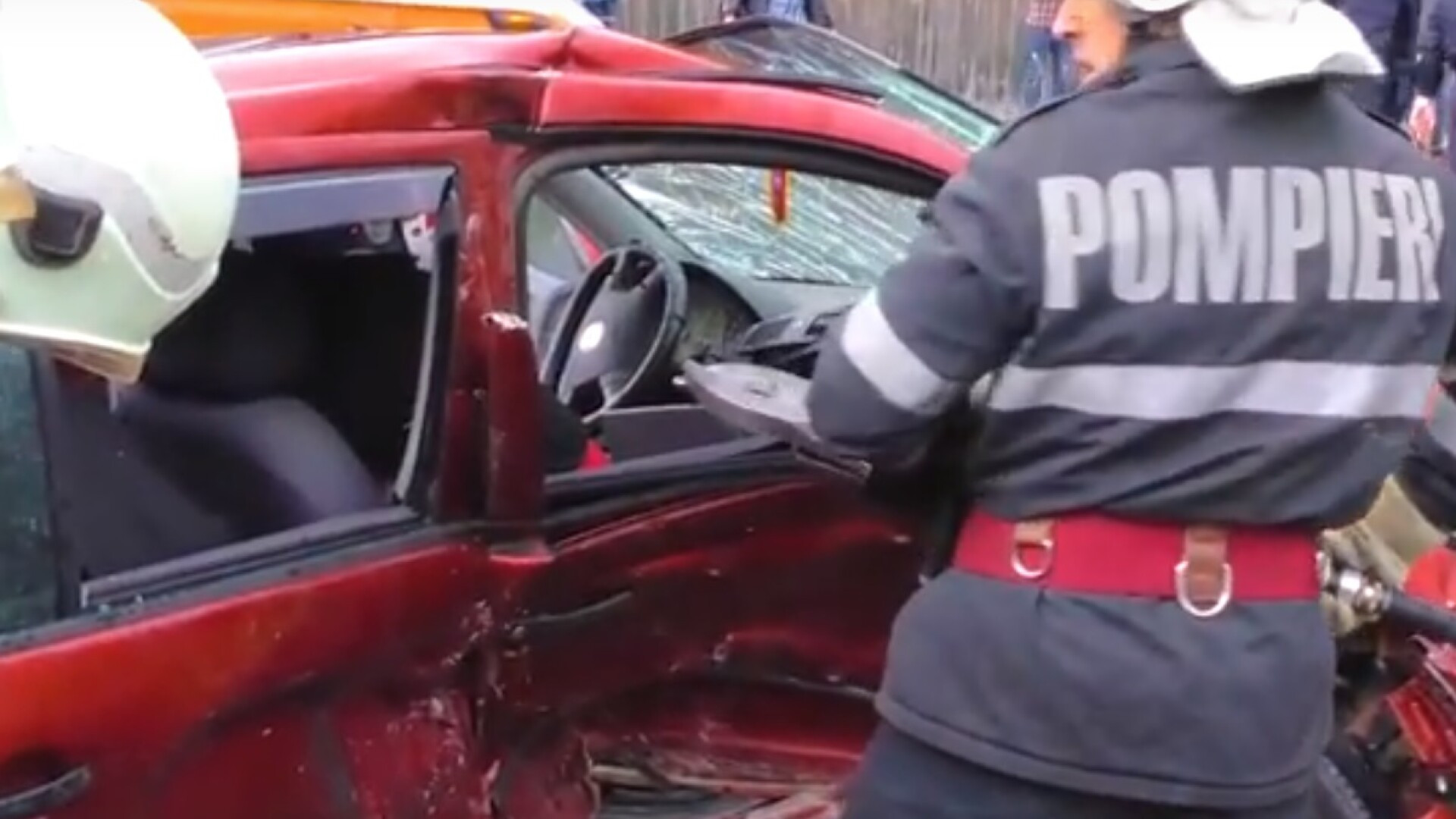 Șofer de 27 de ani mort după un accident. Scria pe Facebook în momentul impactului