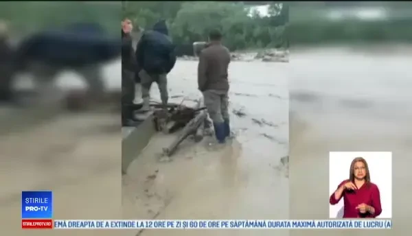 Cod galben de inundații, până luni la ora 16.00. Patru persoane au murit, 760 salvate din calea apelor: „M-a distrus de tot”