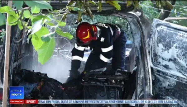 Bărbat din Maramureș, mort după ce mașina în care dormea a ars