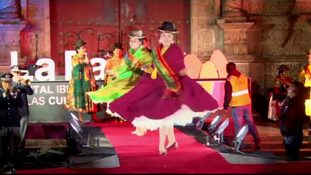 Concurs de miss pentru femeile care poartă ținute tradiționale, în Bolivia