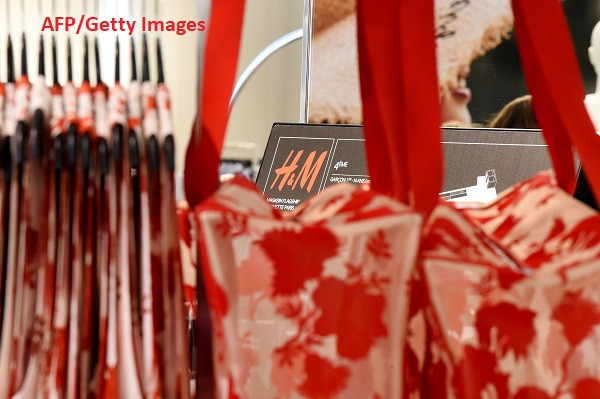 Încă o lovitură pentru H&M. Decizia radicală a suedezilor, din cauza dificultăților financiare
