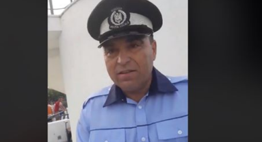 Tânără amenințată că ajunge în duba poliției, pentru că strânge semnături pentru campania ”Fără penali”