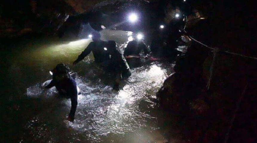 Copiii blocați într-o grotă din Thailanda, găsiți după nouă zile de captivitate. Starea acestora