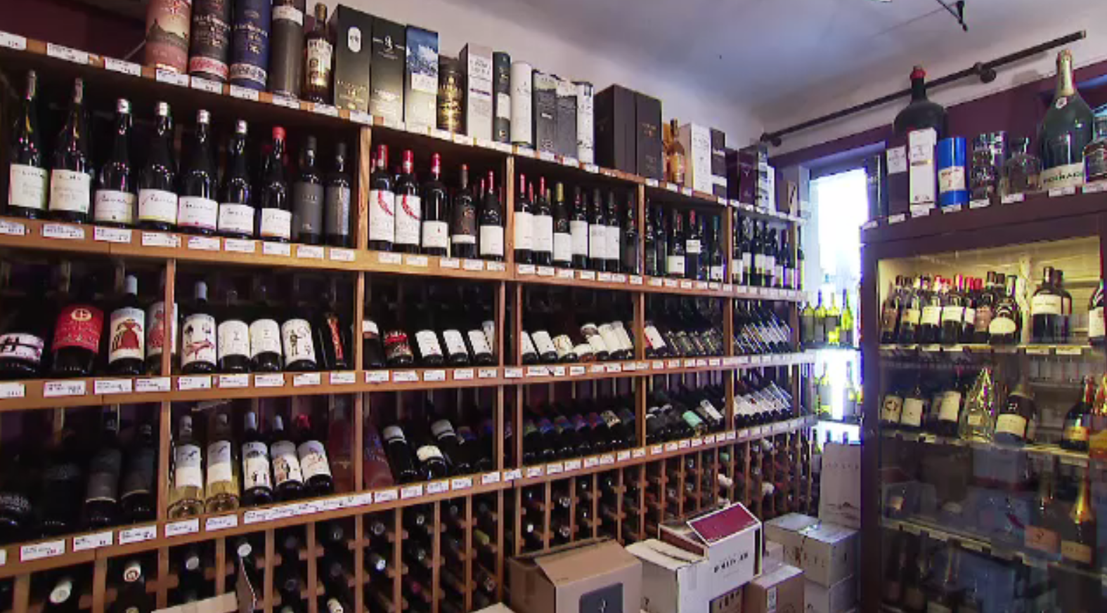 Produsele care s-ar putea scumpi la noi după războiul comercial declanșat de Trump cu UE