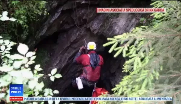 Cursuri speciale pentru pasionații de speologie: Am văzut muntele din adâncuri