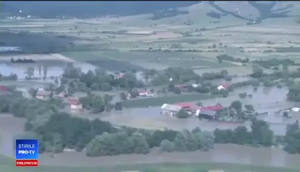 Case înghiţite de nămol şi pietriş. Imagini cutremurătoare cauzate de inundații în Moldova