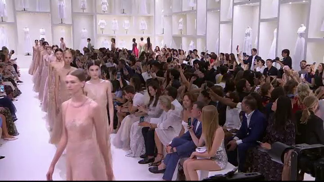 Omagiul adus de Dior stilului “haute couture”, la muzeul Rodin