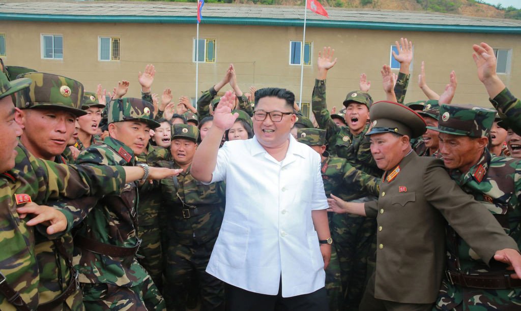 Orfelinatele din Coreea de Nord, păzite de gardieni. De ce a dat Kim Jong-un ordinul