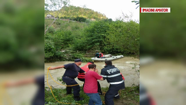Bărbat salvat de pompieri din mijlocul râului Buzău. A strigat după ajutor
