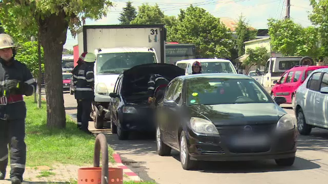 Carambol pe DN71. O cisternă a lovit o coloană formată din 5 mașini