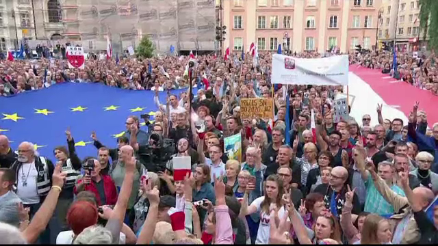 Polonezii au ieşit în strada pentru a apăra independent Justiției