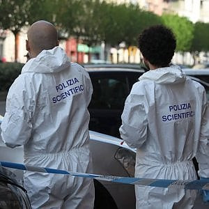 Scheletul unui om, cu o biblie în limba română în buzunar, descoperit într-un parc din Milano