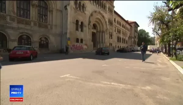 Impactul majorării taxei de parcare în Capitală: trotuarele sunt pline de mașini