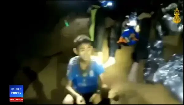 Mărturiile părinţilor copiilor blocaţi în peştera din Thailanda: S-au născut din nou