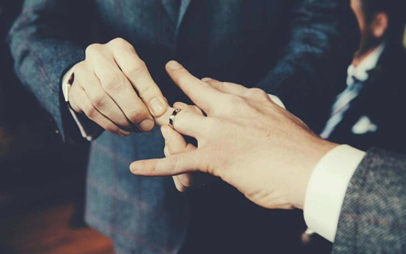 Amnesty International va propune la CCR un memoriu despre definirea familiei în Constituţie