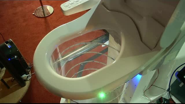 Cercetătorii britanici au inventat WC-ul inteligent. Ce îţi spune când te aşezi pe el