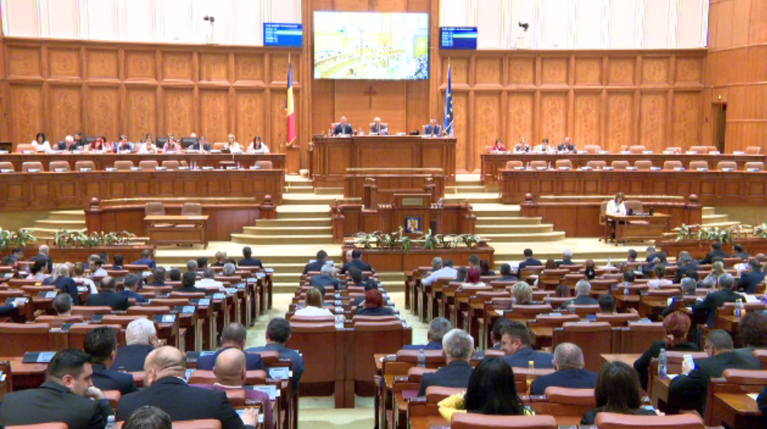 Contradicții pe baza noului cod administrativ. ”Dacă nu vor pensii speciale îşi pot da demisia”