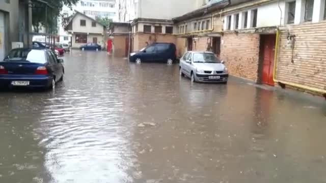 Ploaie torențială cât într-o lună într-o localitate din Dâmbovița