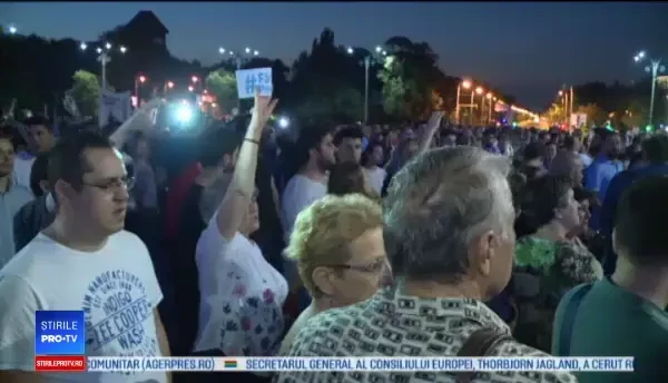 Prima zi de proteste după adoptarea Codului penal. În Brașov, oamenii au traversat fără oprire, blocând traficul