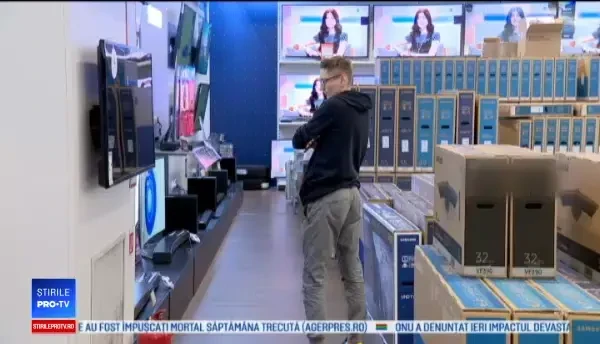 Românii au și câte trei televizoare în casă. Câte aparate vând acum comercianții