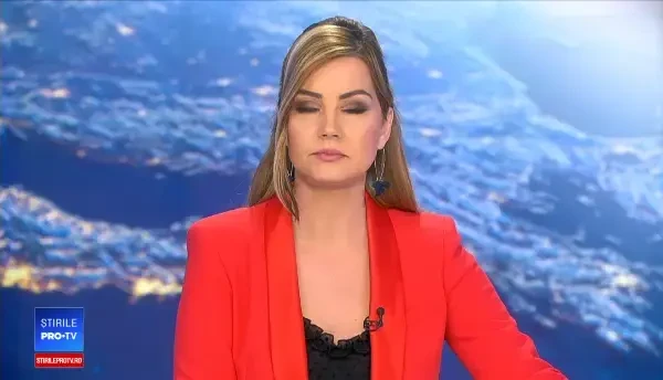 Centrul oraşului Cernavodă, inundat de o ploaie torenţială. S-au rupt bucăţi din asfalt