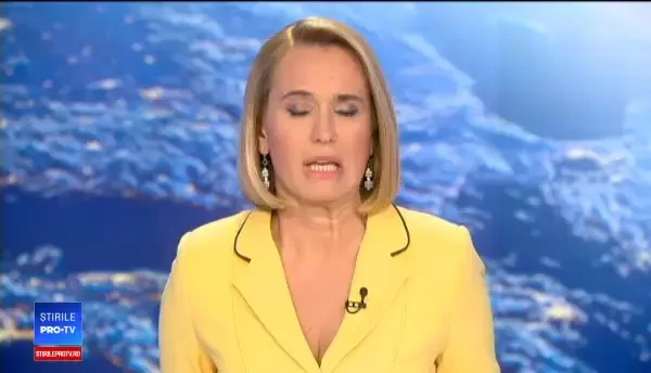 Centrul oraşului Cernavodă, inundat de o ploaie torenţială. S-au rupt bucăţi din asfalt