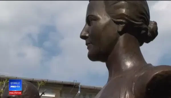 Statui date jos, la Târgu Jiu, pentru că una dintre ele avea sânii prea mari. Reacția artistului