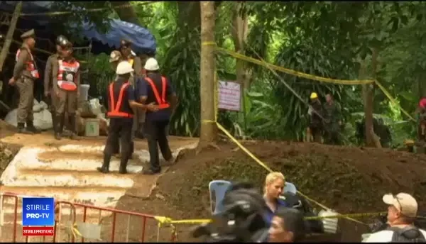 Cursă contra naturii pentru salvarea copiilor blocați în peștera din Thailanda