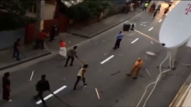 Motivul scandalului dintre romii din Târgu Neamţ. Au intervenit 25 de oameni ai legii