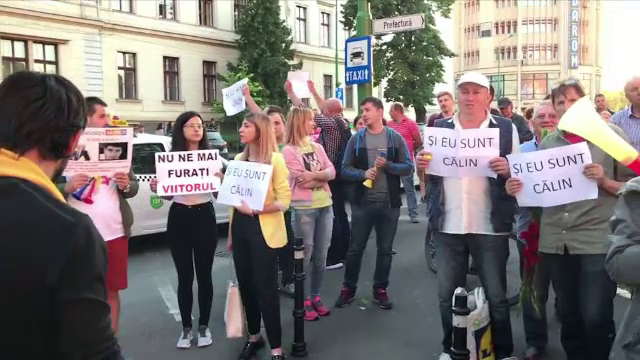 Protest pe o trecere de pietoni din Cluj: „E o vară a rezistenței”