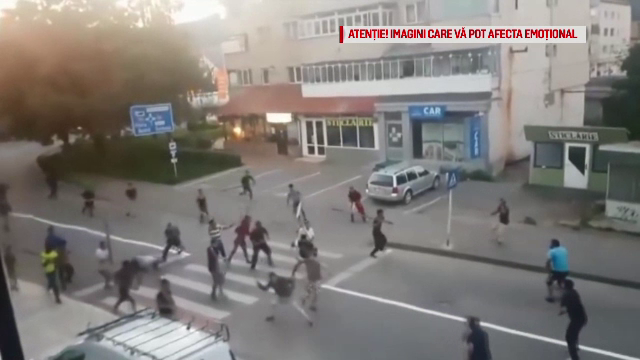 Reacția Poliției Române după bătaia dintre romi, în Târgu Neamț. Filmul evenimentelor