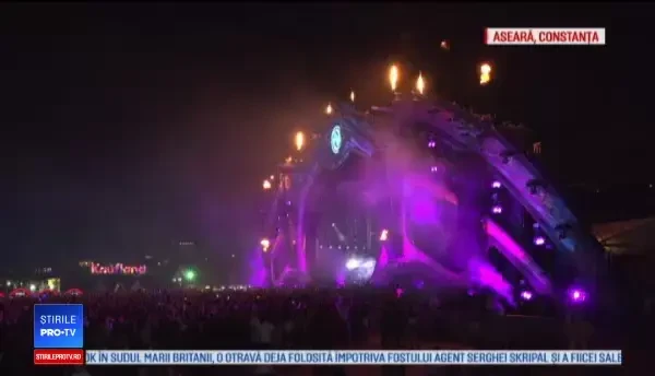 Mii de tineri au ignorat ploaia şi au dansat până în zori, la festivalul Neversea