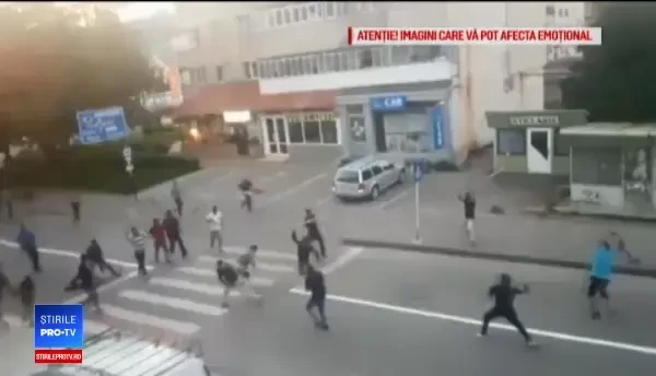 Motivul scandalului dintre romii din Târgu Neamţ. Au intervenit 25 de oameni ai legii