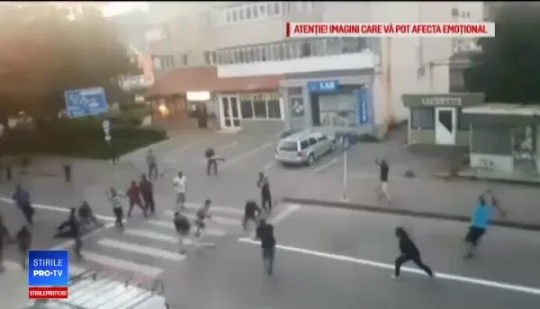 Motivul scandalului dintre romii din Târgu Neamţ. Au intervenit 25 de oameni ai legii