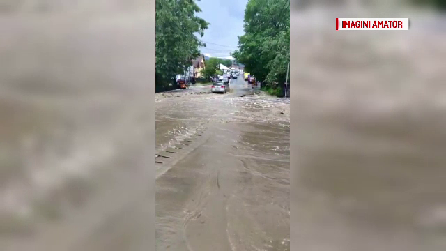 Grave inundații în mai multe județe. Meteorologii avertizează că urmează noi vijelii