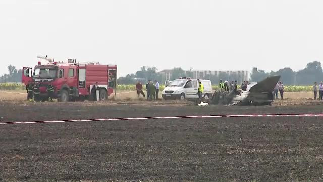 Momentul în care avionul MIG s-a prăbușit la Fetești. Câmpul a ars pe câteva mii de metri pătrați